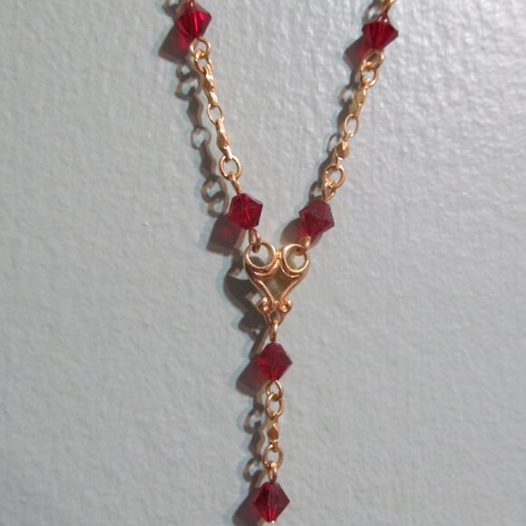 Vintage Avon Romantic Fantasy Necklace Faceted Ruby Red Beaded Goldtone - Picture 13 of 14